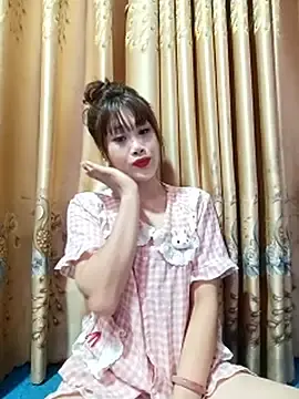 Ly-sexyy  live sex cam