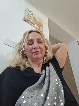 Merlyn4  live sex cam