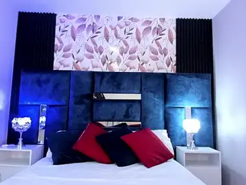Larabrooks  live sex cam