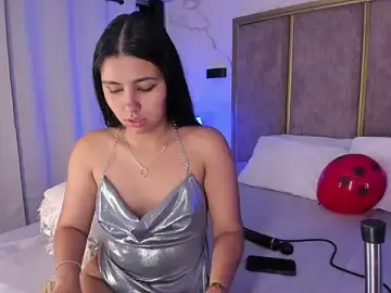 Larabrooks  live sex cam