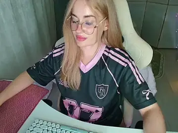 Lunar_Whisper  live sex cam