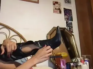 Gatalatina333  live sex cam