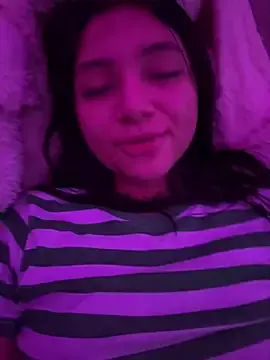 Chinicr18  live sex cam