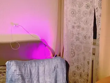 KiraVair  live sex cam