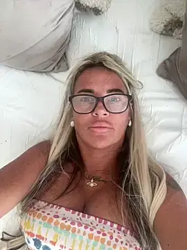 Hotmilf66  live sex cam