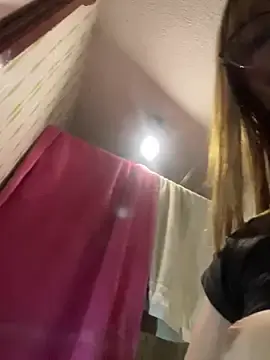Sara2421  live sex cam