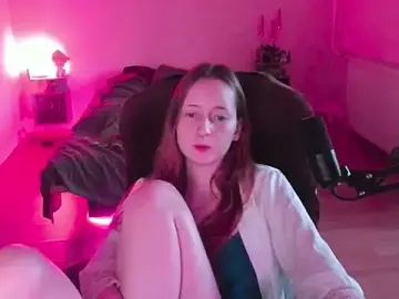 OddlyFamiliar  live sex cam