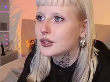 MilkMeSoftly  live sex cam