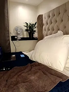 Nattybae009  live sex cam