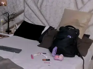 NaomySaymour  live sex cam