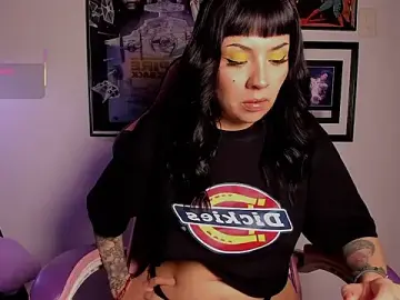 Luckylaura  live sex cam