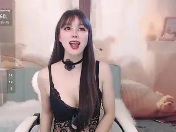 LuckyMia338  live sex cam