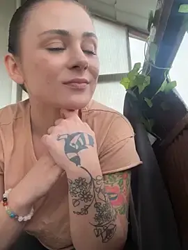 Alwayshornyvivi  live sex cam