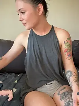 Alwayshornyvivi  live sex cam
