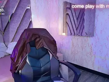 Redd_pandaa  live sex cam