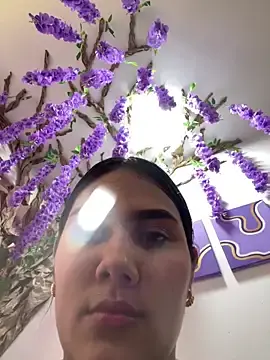 Burbujavargas  live sex cam
