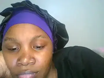 CreamyQueen254  live sex cam