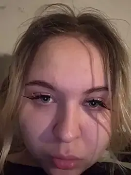 Green_eye_twinkle  live sex cam