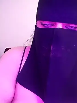 Soltanadubai  live sex cam