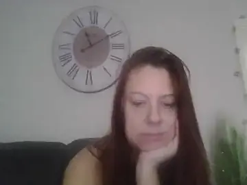 Cara-CurvyUK  live sex cam