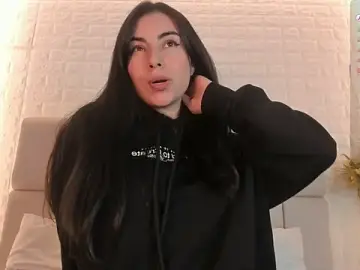 IsabellaSweet__  live sex cam