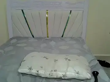 Petiteblossom  live sex cam