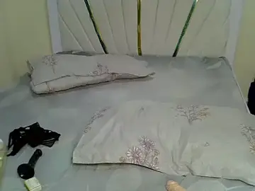 Petiteblossom  live sex cam