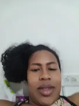 Kimreigns  live sex cam