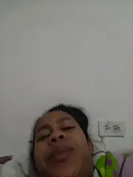 Kimreigns  live sex cam
