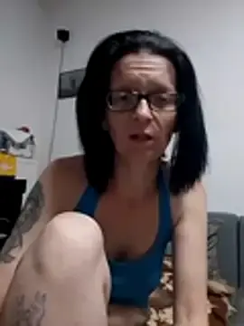 Hornybunny2025  live sex cam