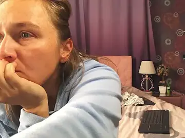 SquirtyAlice  live sex cam