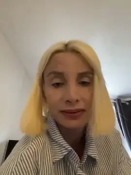 Yourfavmarina  live sex cam
