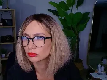 LioraVale  live sex cam