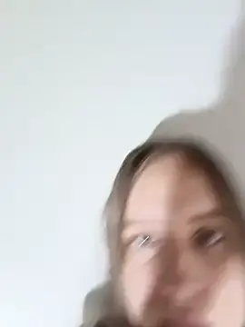 Valerymoon19  live sex cam