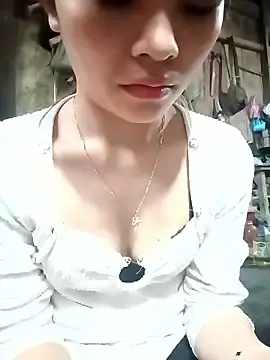Ocnguyety  live sex cam