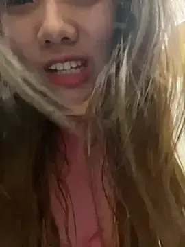 Congandethuong  live sex cam