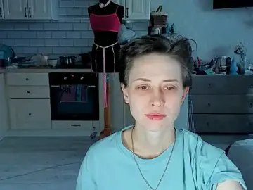 EVAARUS  live sex cam