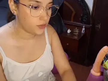 Alara-estrella  live sex cam