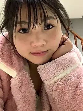 Emlyly-18  live sex cam