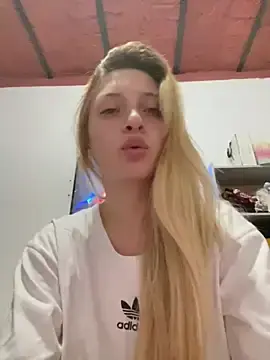 Rubia-delicada  live sex cam