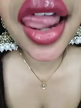 SO-CUTE-MERRY-  live sex cam