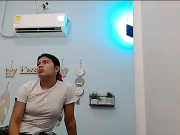 Hotlatinaluna23  live sex cam
