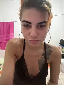 Lyvinha  live sex cam