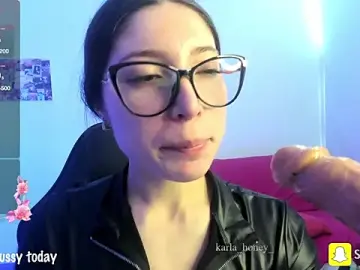 Spit_queen  live sex cam