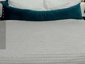 WowSarra  live sex cam