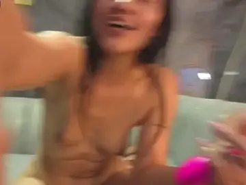 Rox_luxury_tf  live sex cam