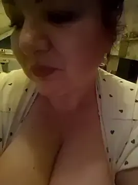 Curvymilfxx990  live sex cam
