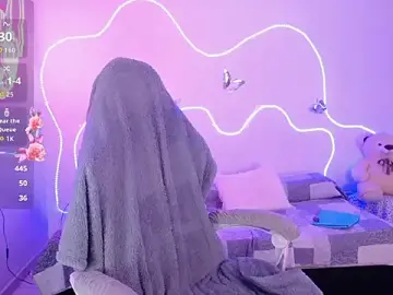 Alloykitten  live sex cam