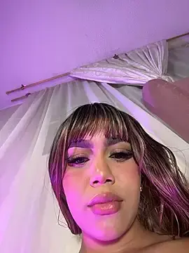 Tyra_malkovaa  live sex cam