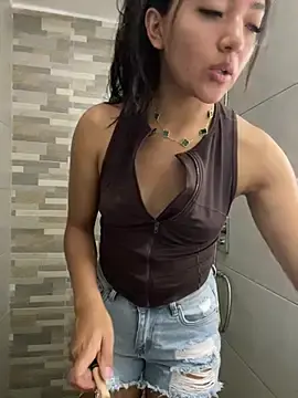 Catalina222  live sex cam